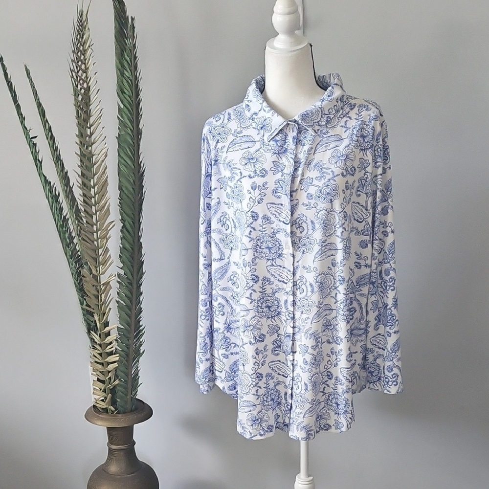 LuLaRoe Blue and White Print Valentina Button-Down Top NWOT